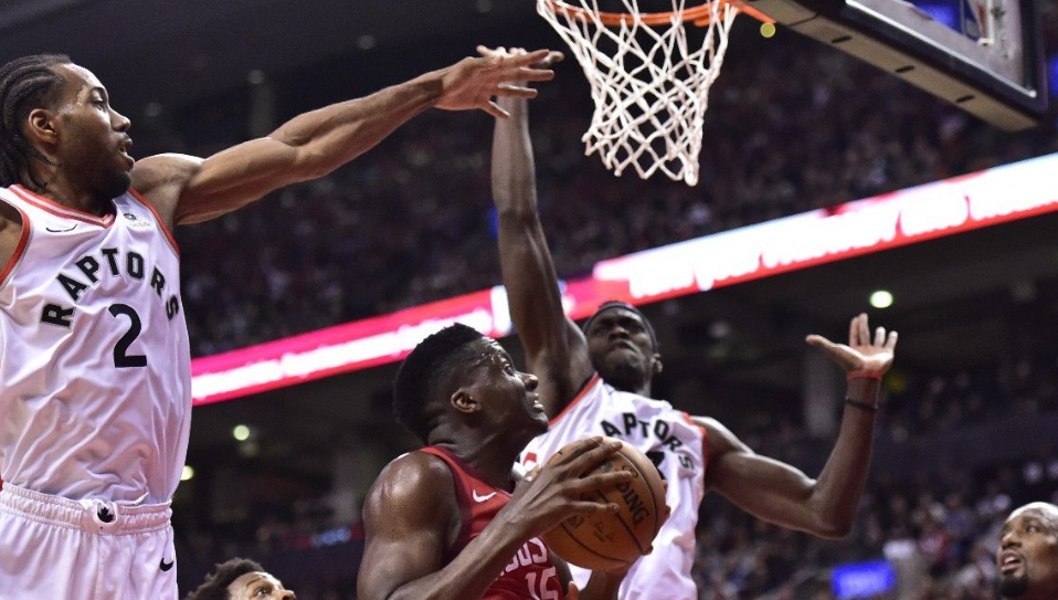 猛龙队|当初在NBA，为什么猛龙队员对伦纳德的出走，都表现得挺友善？
