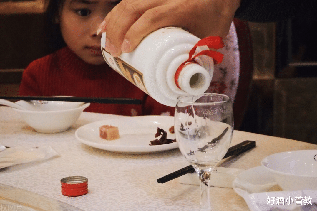 腹泻|喝白酒,为何大家都喜欢用小杯?是方便“一口干”吗?看完涨知识