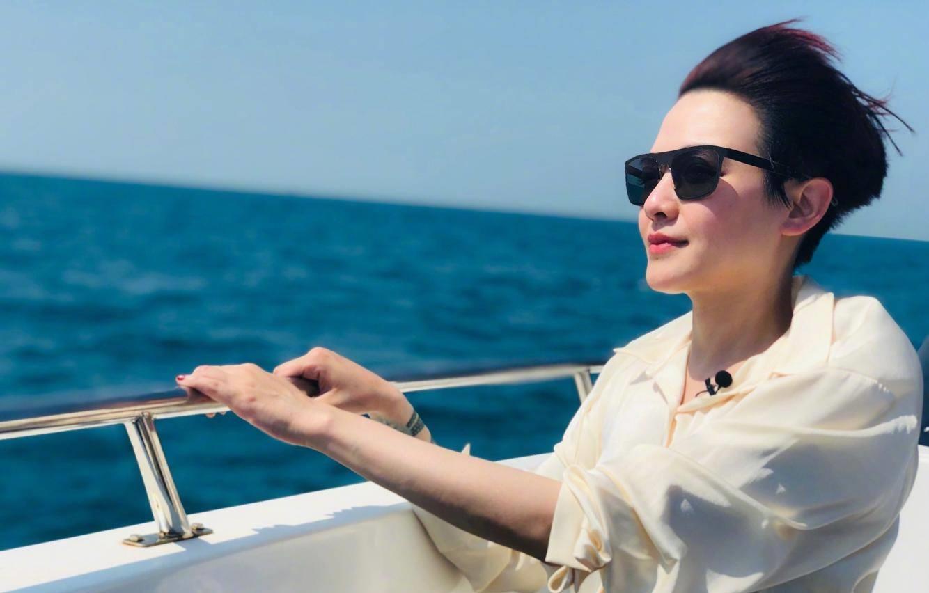 范晓萱|剃寸头打舌环，摘子宫坚持不婚，范晓萱21岁那年为什么突然变了？