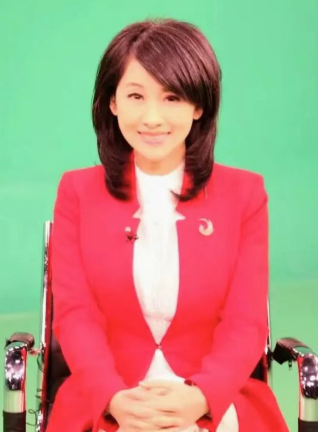 主持人|知名女主持因过度劳累致脑溢血，康复后重返屏幕，现近况曝光