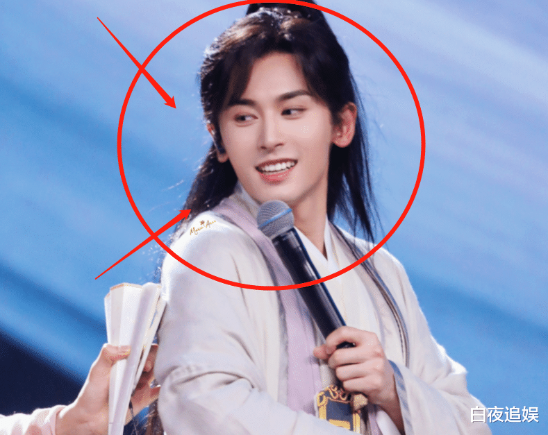 张哲瀚|《山河令》滤镜到底有多强？张哲瀚林依轮开直播，耳钉成了焦点