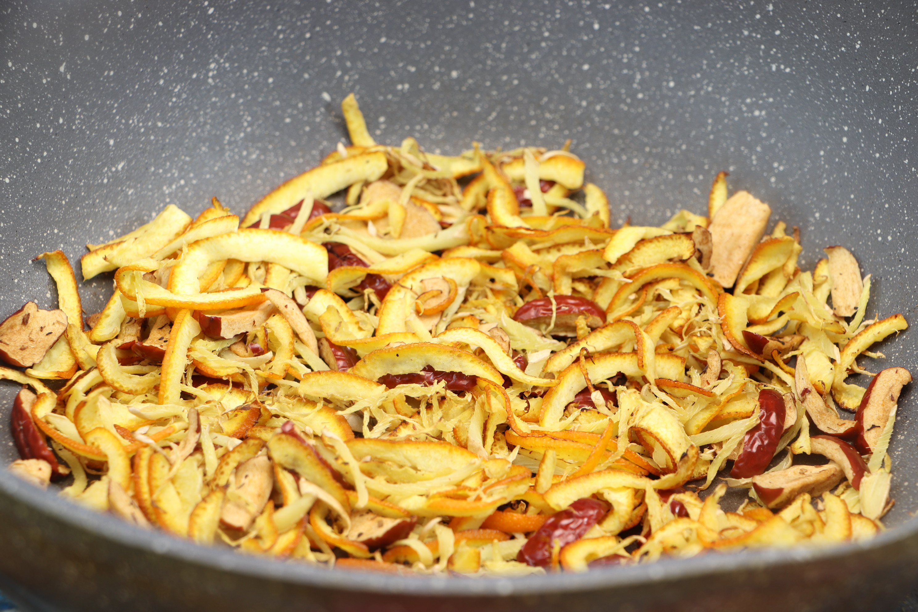 蜂蜜|橙子皮加生姜,90岁老人长寿秘诀,每天坚持一杯,腿脚有劲精神好