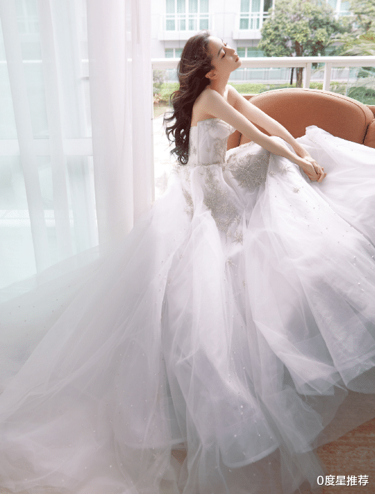 Angelababy|baby穿“无痕裤”露面，未修生图暴露腿型，看完后理解黄晓明