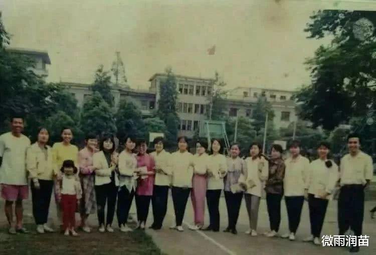 私募|在招聘新教师的时候，男教师和女教师相比，中小学校长更青睐谁？