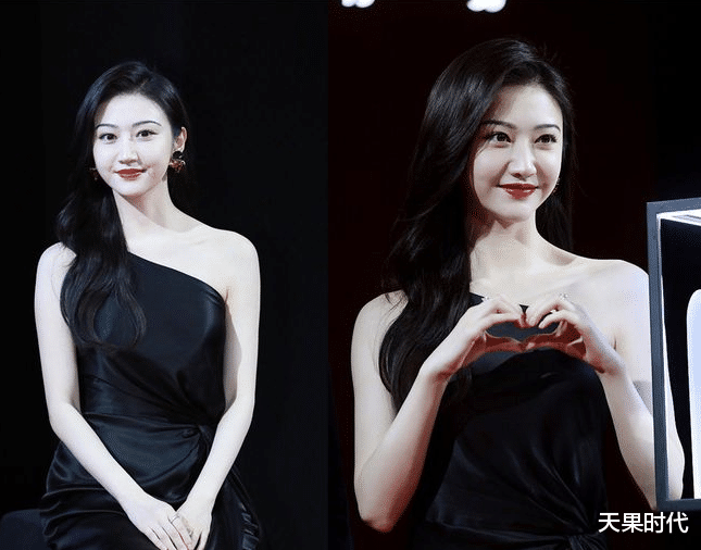 天果时代|景甜活动生图曝光,身穿露肩裙秀白皙肤色,却被鞋子毁美感