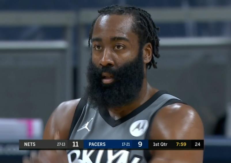 詹姆斯·哈登|爭議！哈登遭蓋帽狂人肘擊，裁判研究錄像決定，給予一級惡犯