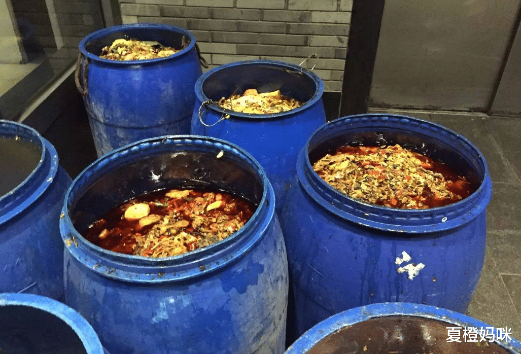 夏橙妈咪|宁肯把食堂的饭菜倒掉，也不愿意多给学生一点，原因令人费解