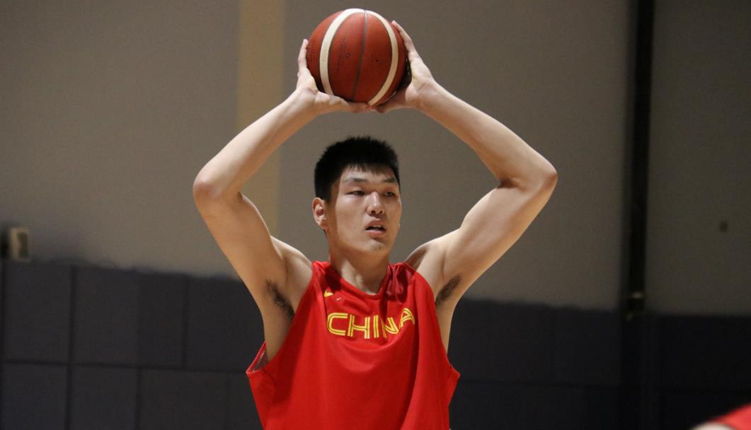 关志玲时尚小助手|青岛官宣15人大名单,刘传兴并不存在,他们放手让其加盟NBL了?