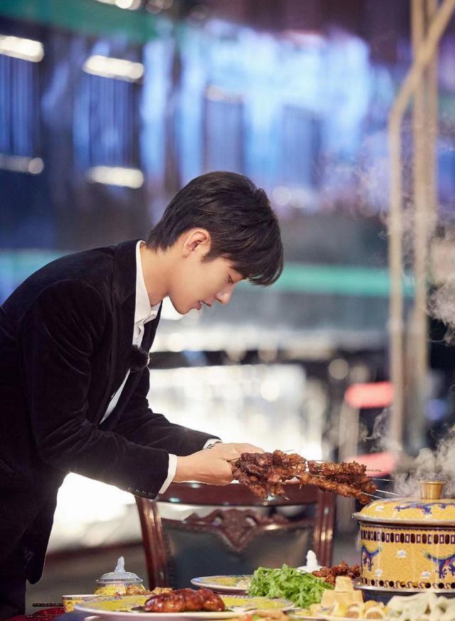 肖战|直播5分钟引1400万人观看，肖战用一首歌的时间拿下“三剧两广”