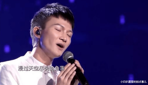 周深|周深怕剌嗓子不吃土豆丝，米饭也要剪掉两端，红了就飘？