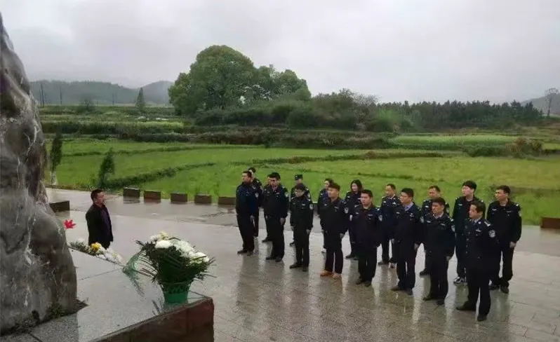 楚天关注 驻村日记 ·财神风里验收谋发展 干警雨中宣誓护平安