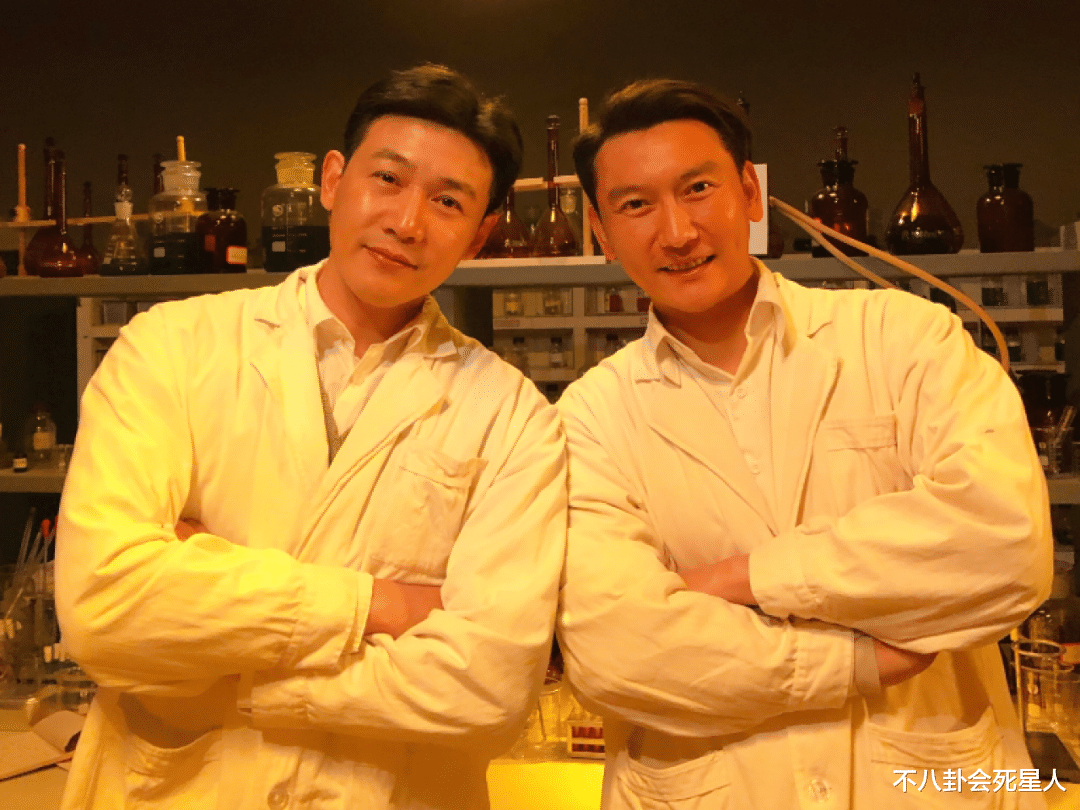 靳东|从帅气新闻主播变肿胀油腻男，这个男演员把一手王炸牌打得稀烂