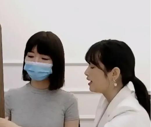杭州 杭州郑女士自称85后，网友却从口罩之外看出“端倪”？