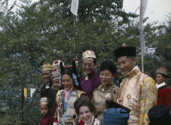 奶球妈咪聊|锡金末代国王：40岁娶23岁美国名媛，国灭后人财两空，59岁去世