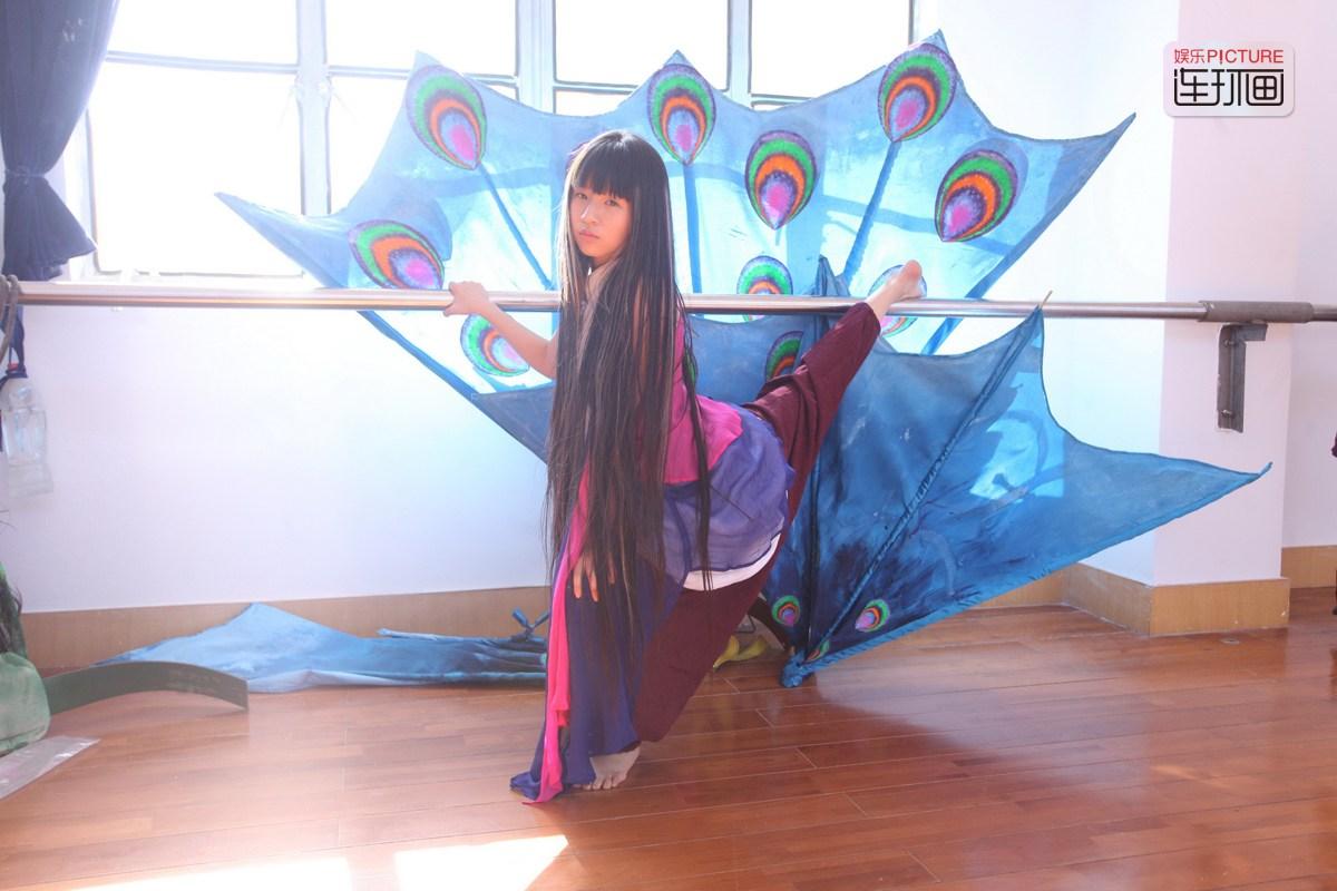 小彩旗|22岁小彩旗在变胖的路上越走越远，姨妈杨丽萍对她已经失去控制