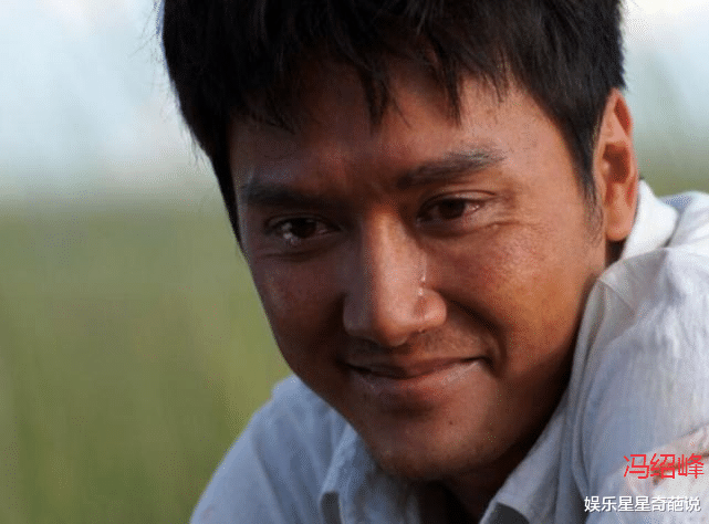 冯绍峰|离婚三月冯绍峰终于不再伪装，深夜买醉街头痛哭，喃喃自语对不起