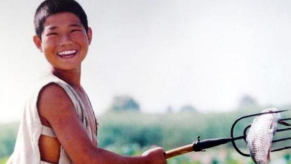 司藤|潘长江都“骂不醒”的嘎子哥，卖假酒坑家人，现状令人唏嘘！