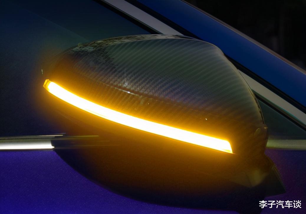 宁夏 请警醒一下!高速公路再次发生两车追尾事件,事故责任系银色轿车