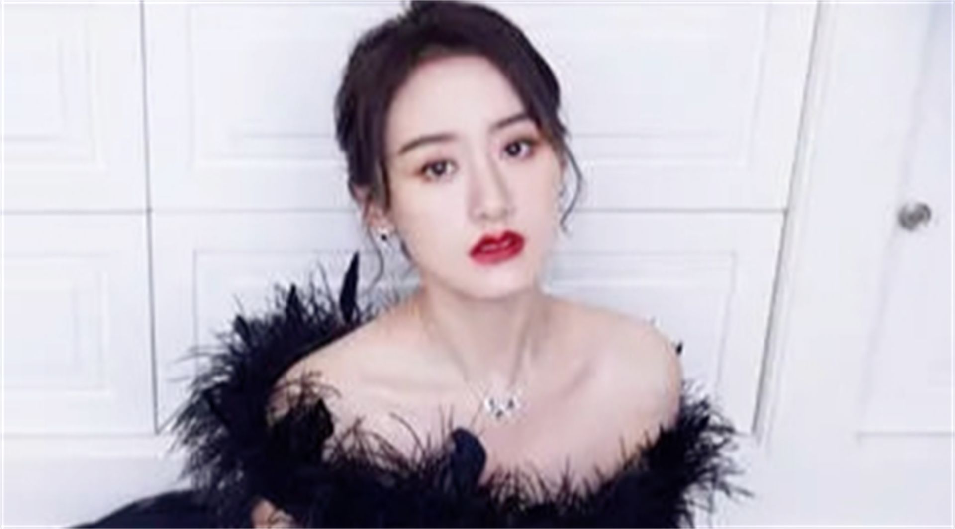 袁冰妍|她被称为“校花女神”，曾被曝哭戏全靠“眼药水”，明年或将霸屏