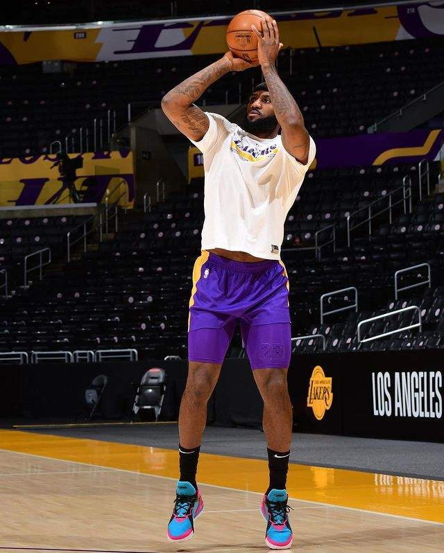 科怀·伦纳德|NBA球员上脚：伦纳德二代曝光，欧文上脚配色不一般