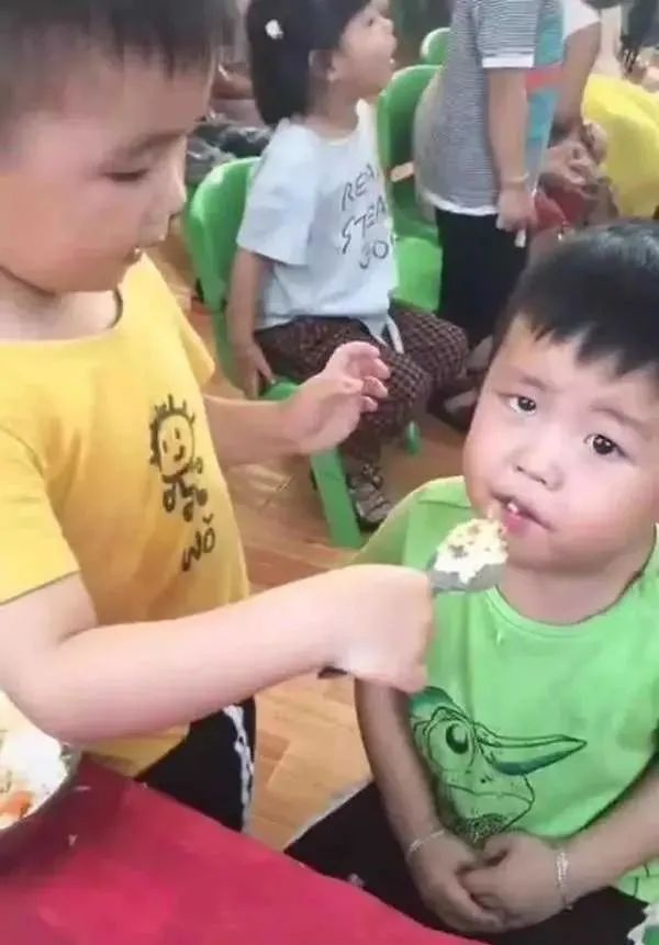 母婴育儿宝 幼儿园?“超萌辈分差”走红，舅舅和外甥同班，独享小长辈待遇