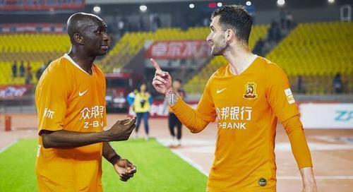 李霄鹏|4轮不胜+2点，中超最佳教练被批评水货：霍霍完泰山别霍霍我了