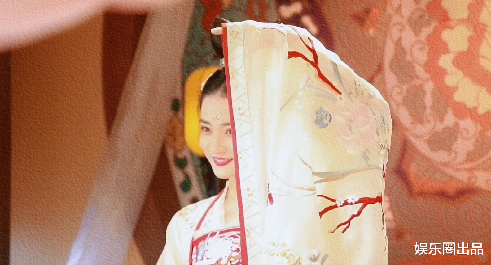 |徐璐穿汉服跳舞，一瞥一笑都散发着古典韵味，网友：“赏心悦目”