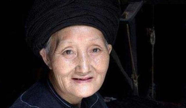 杨炳莲|以美貌出名的压寨夫人，用电脑还原18岁的模样，让网红脸惭愧