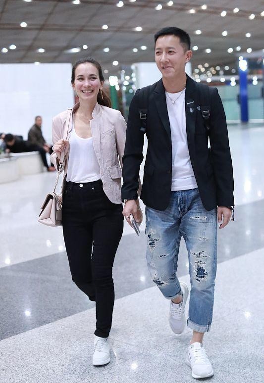 白小白的衣橱|卢靖姗五官真立体,顶着素颜和韩庚出门也不在乎,但假胯宽真明显