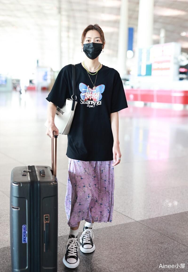 Ainee小屋|刘雯仗着是模特穿衣真任性,长款T恤搭及踝印花裙,一般人不敢试