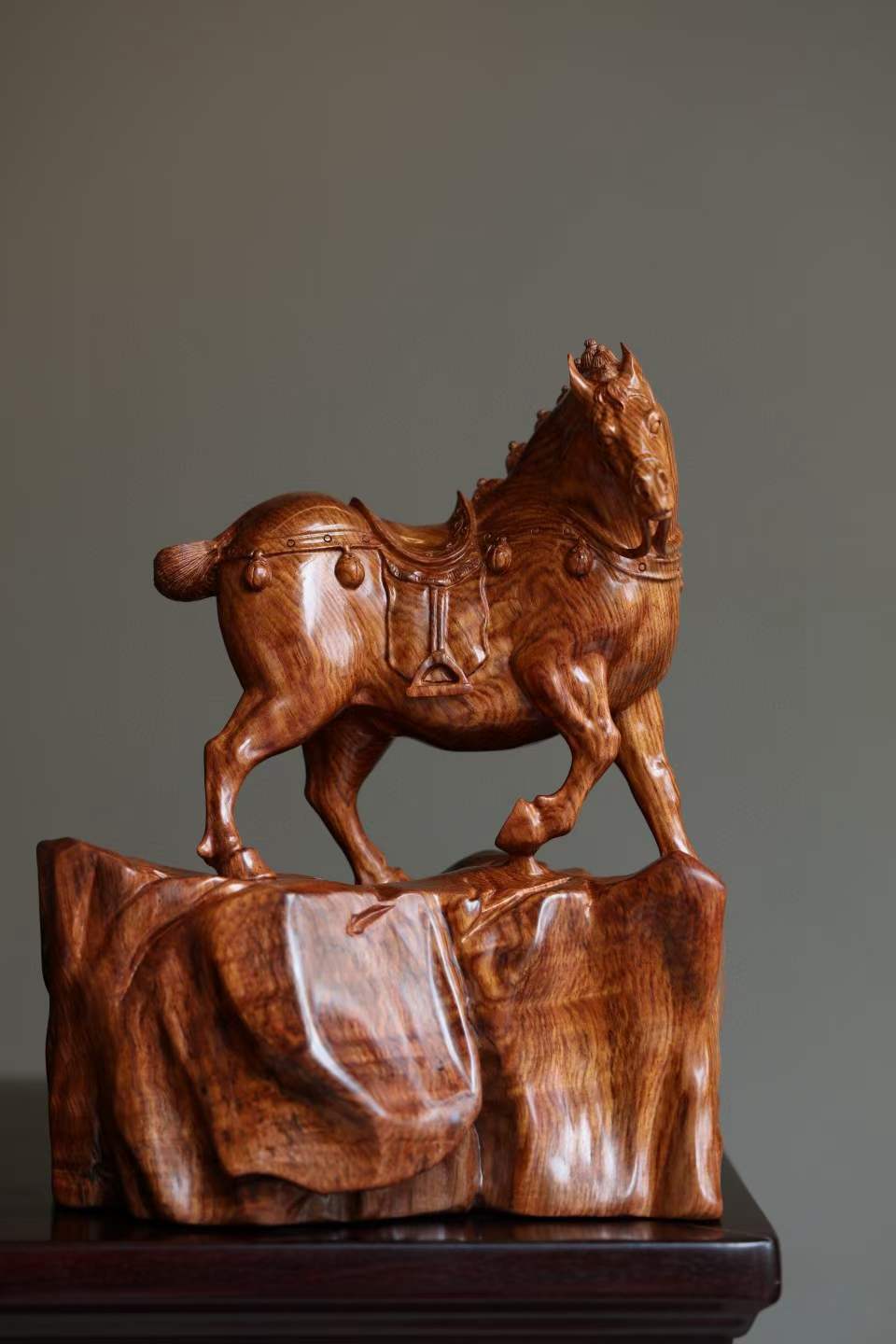 |黄花梨 | 骏马