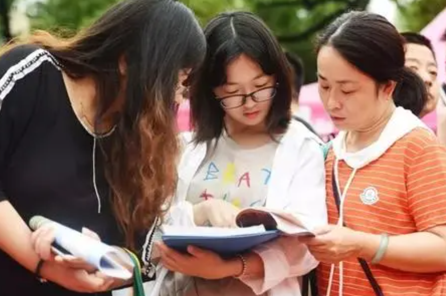 |北大才女李雪琴谈高考，考生除了关注成绩之外，这点至关重要