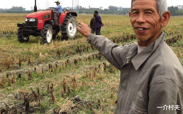 一介村夫 新农保每年1000元交满15年，每月能领多少钱？交钱的有2个好消息