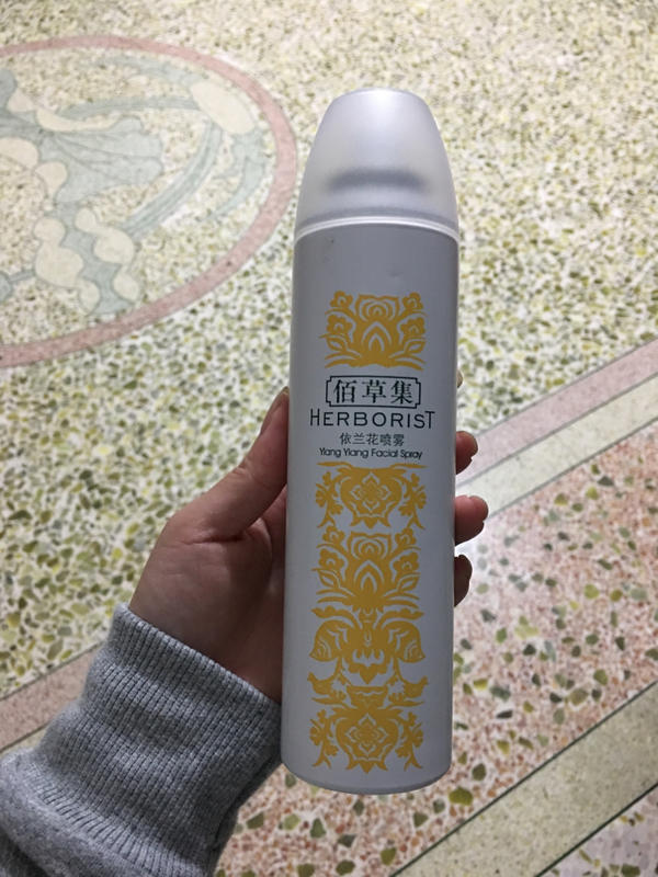 面包 爽肤水:让肤色更加明亮、剔透,细致柔嫩的肌肤状态