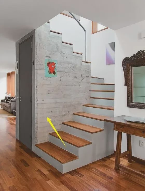 |邻居家的楼梯只做一半,完工居然多出一个储物间,佩服佩服!