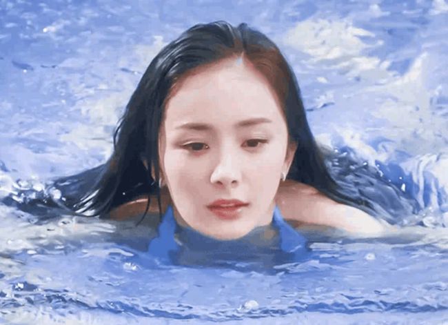 杨幂|杨幂游泳怎么样？素颜出镜美如花，网友：看水花就知道阻力大
