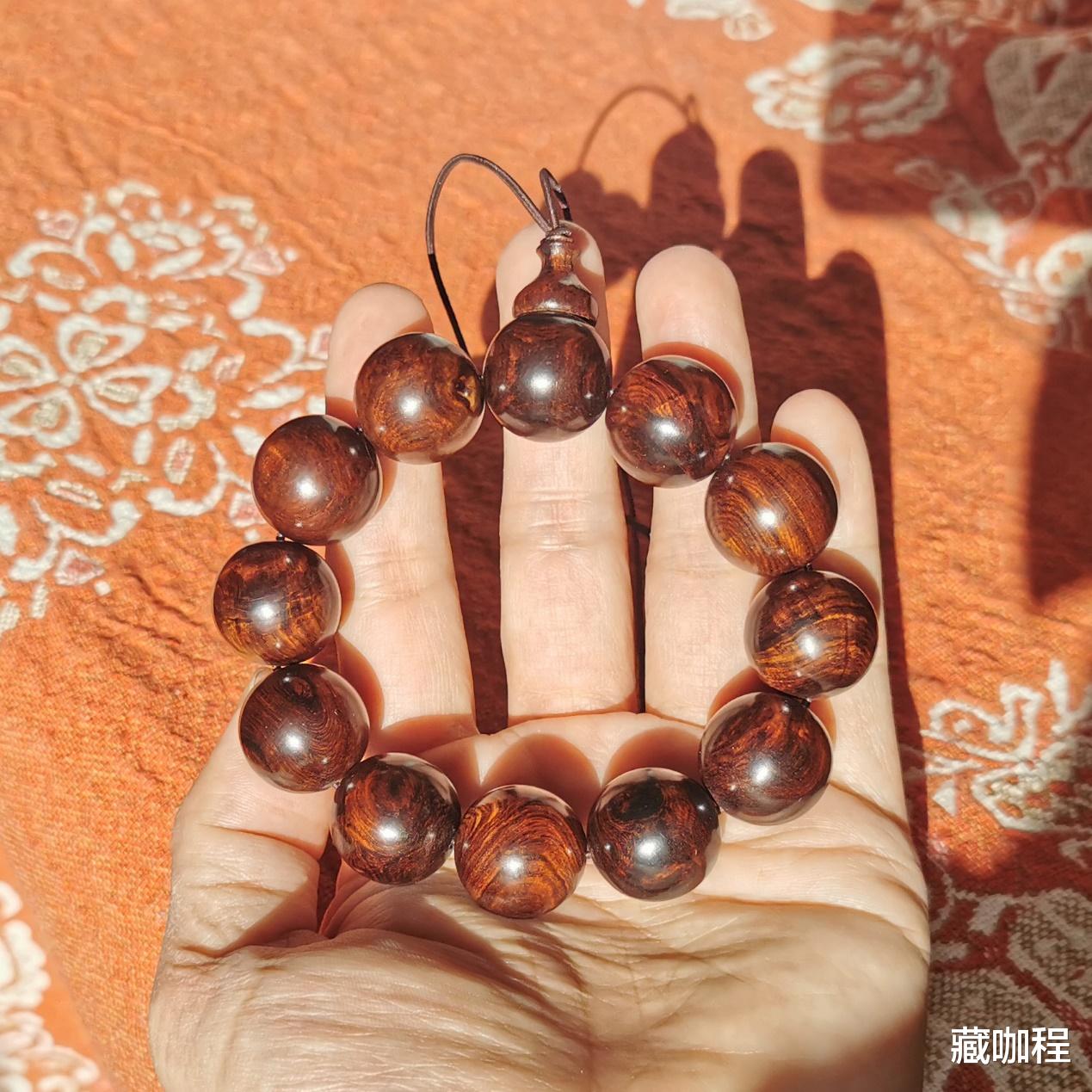 |追求全黄的年代，黄花梨满彻方凳坐板后配