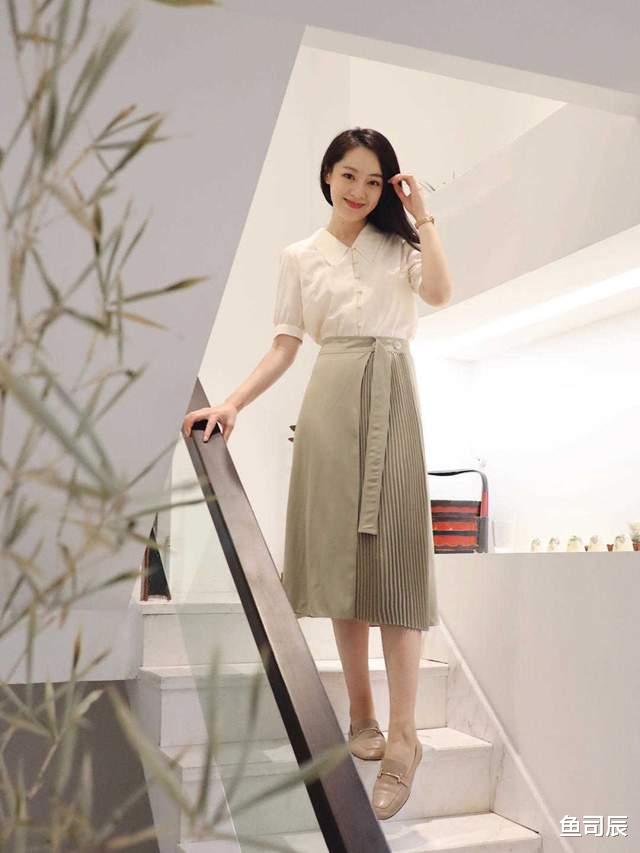 鱼司辰|小个子如何穿出“职场”范？一身灰色西服套装精致干练，显高显瘦
