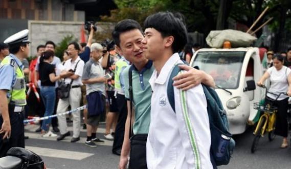 大学|父亲高考前承诺:“考上985,奖励10万元”,结果却出现反转