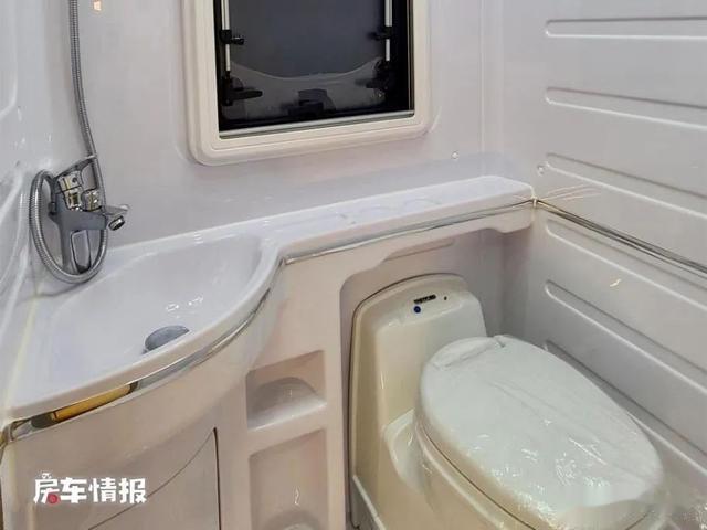 依维柯房车|新款依维柯房车亮相，4种内饰风格任意选，全家老小都能住得下