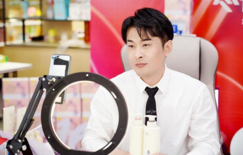 初瑞雪|因不满被师傅辛巴训斥,徒弟“鹿”宣布停播,初瑞雪:我尽力了