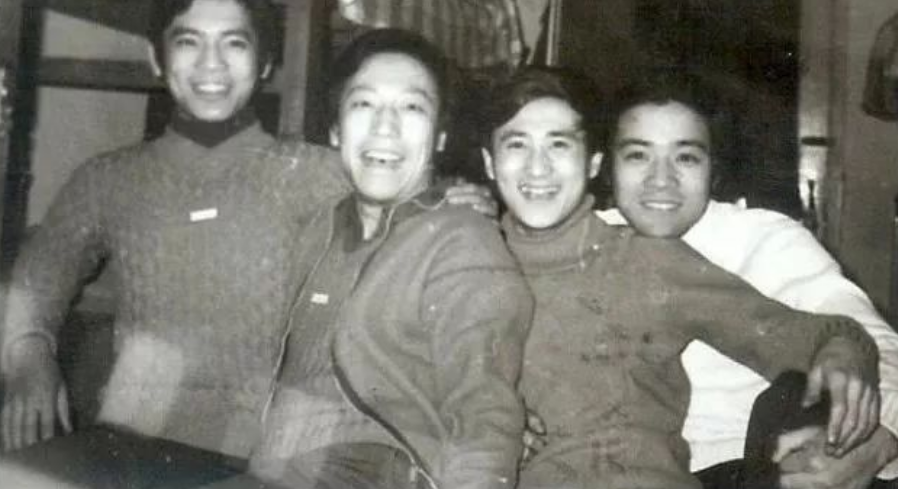 王思聪|国家一级演员何政军，携手29年的妻子是她，难怪从来不传绯闻