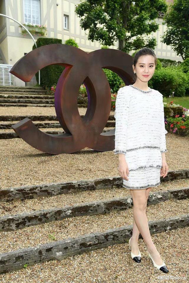 卡莉时尚show|刘诗诗真的好适合小香风，温婉恬静看着就舒服，怎么穿都有气质