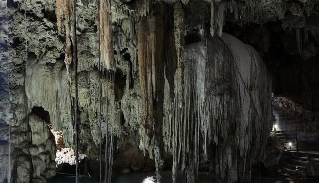 科学家 科学家进入550万年前的洞穴，发现“外星世界”，打破了生命认知