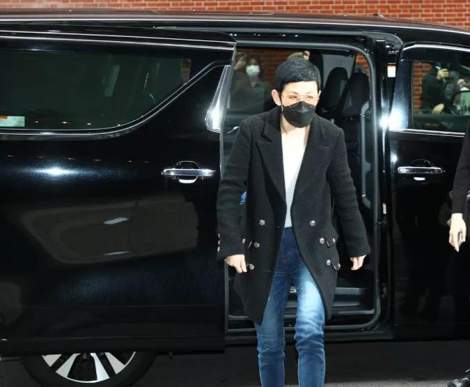 吴孟达|吴孟达设灵日感人细节：星爷提前到达，屏幕播放作品，花牌送不停