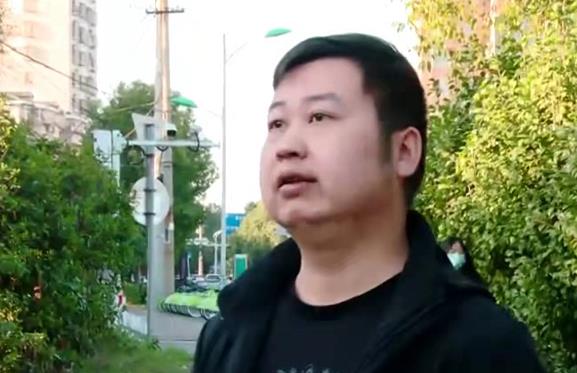 为娶网恋女友,臭豆腐摊主花光39万积蓄,订完婚仍未见过女友本人
