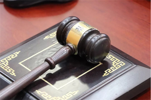 武汉|武汉一高校女老师将没收平板偷卖？学生通过定位赶到将其人赃并获