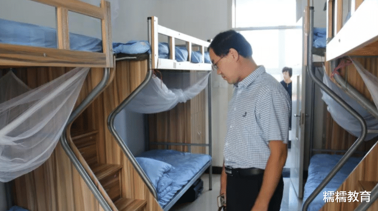 大学生|大学生寝室花式“作妖”，在视频中放狠话，最后引来消防员