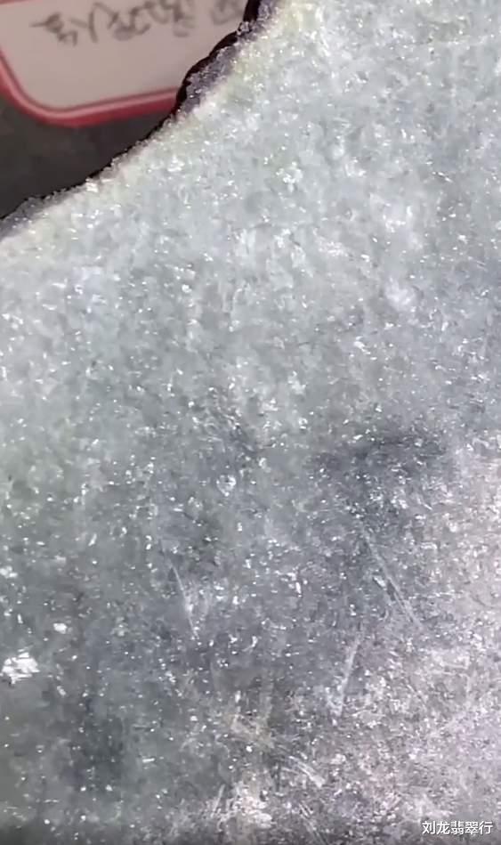 翡翠|翡翠原石的“黑雾”，它到底是个什么东西？