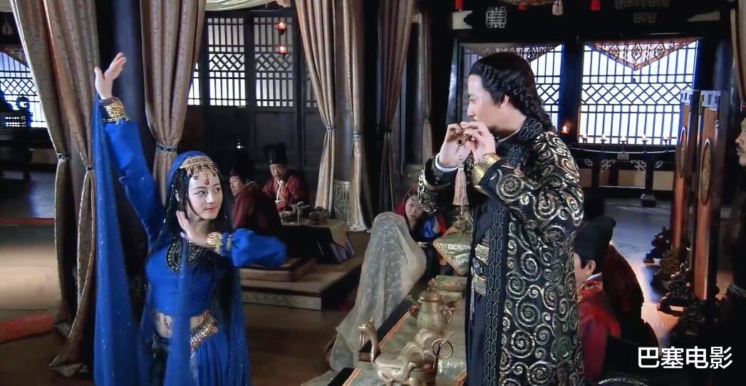 异域|别硬演“异域美人”，有人翩翩起舞一眼万年，有的还是把脸遮上吧